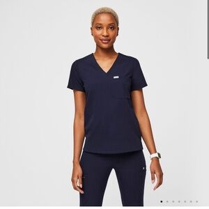 Size small scrub set